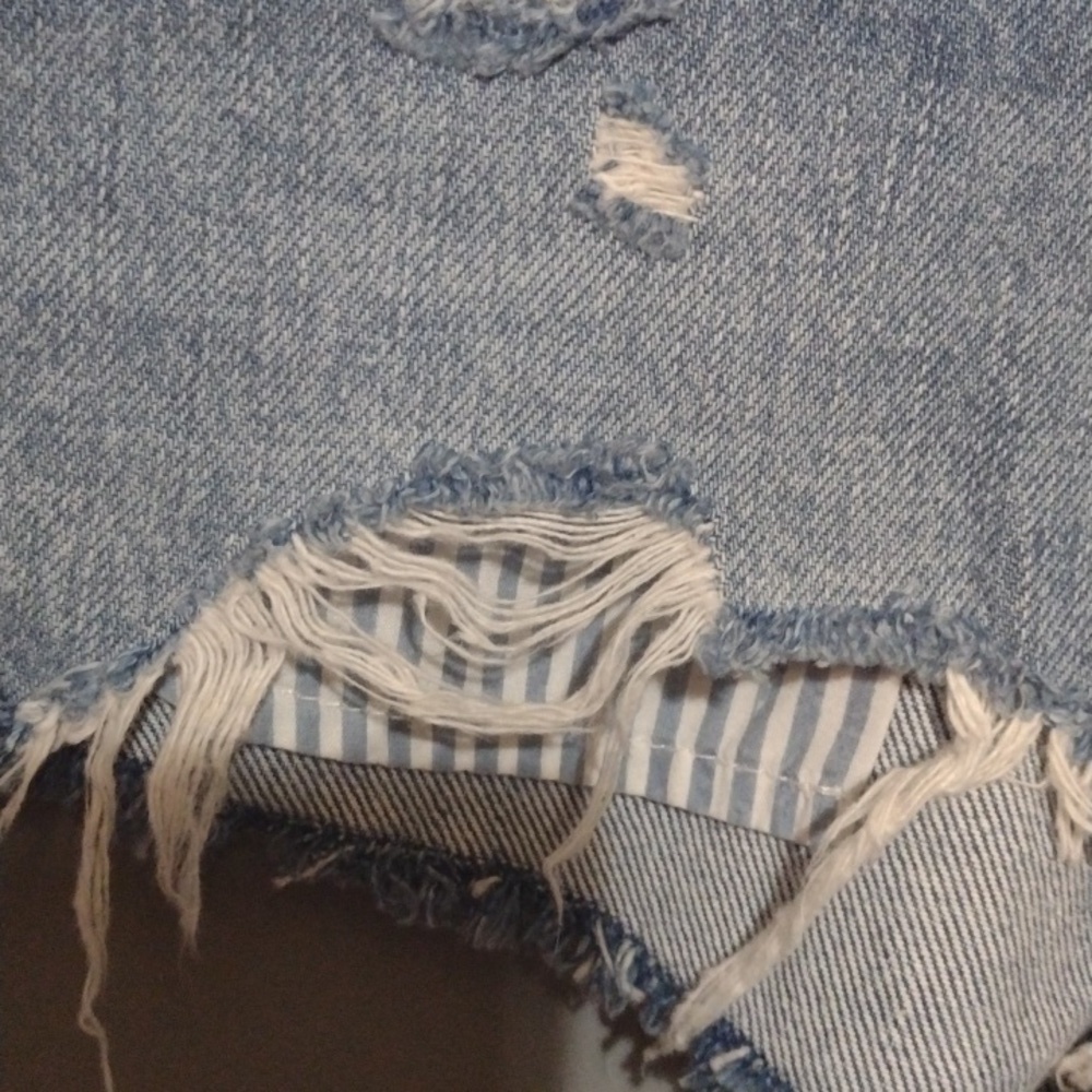 Frame Le Stevie Distressed Denim Cutoff Shorts with Peeking Pockets Blue 24 - Picture 3 of 8